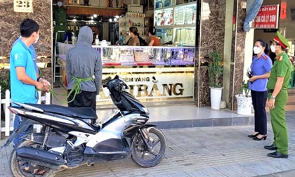 Vụ thanh niên cướp tiệm vàng về đưa mẹ 500k, cho người yêu 2 triệu đồng: Lời khai bất ngờ
