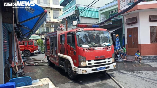 Vụ cô gái nghi bị bạn trai tẩm xăng đốt nhà: Vừa mất cha mẹ, từng dự định tổ chức đám cưới trong tháng này - Ảnh 2. Vụ cô gái nghi bị bạn trai tẩm xăng đốt nhà: Vừa mất cha mẹ, từng dự định tổ chức đám cưới trong tháng này - Ảnh 2.