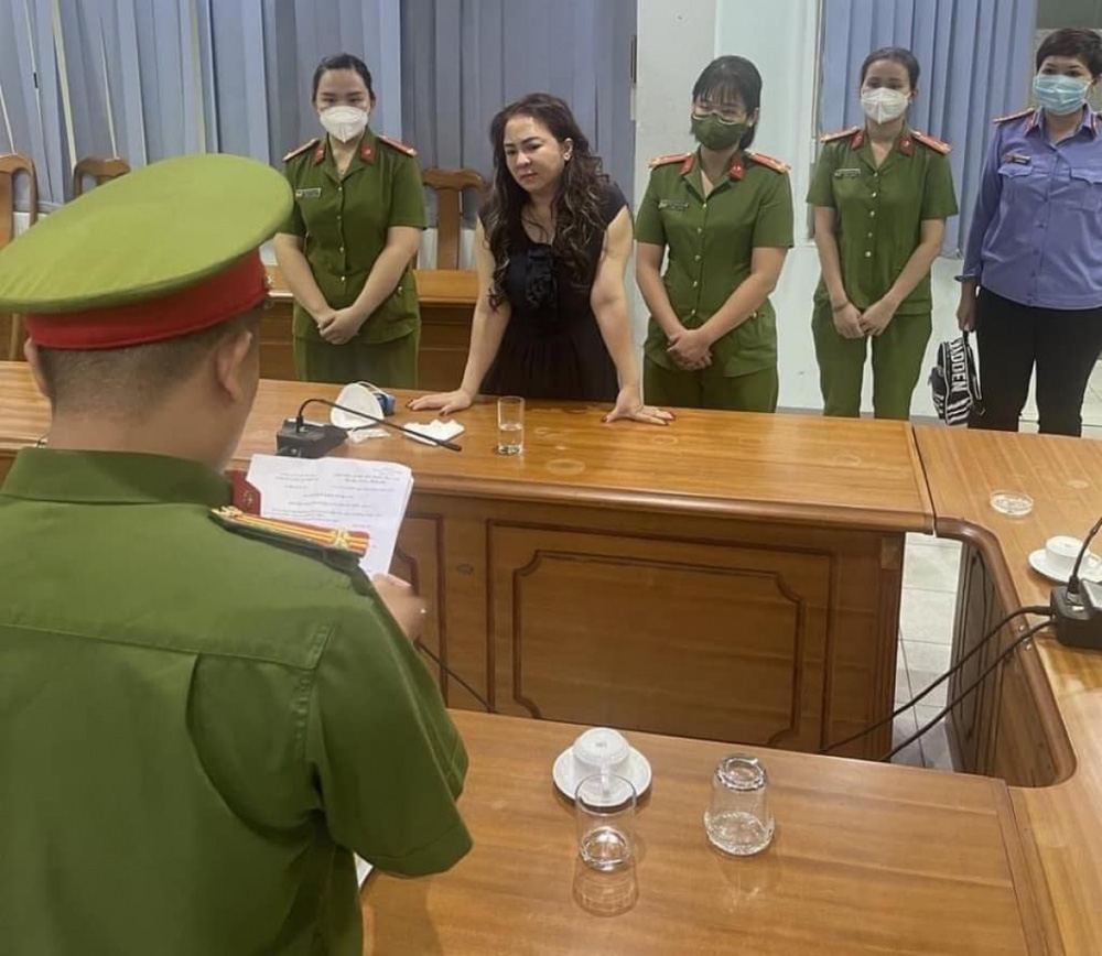 Vy Oanh: Có những lúc tôi vô cùng đau đớn khi những đứa con thơ, gia đình bị chà đạp - Ảnh 1. Vy Oanh: Có những lúc tôi vô cùng đau đớn khi những đứa con thơ, gia đình bị chà đạp - Ảnh 1.