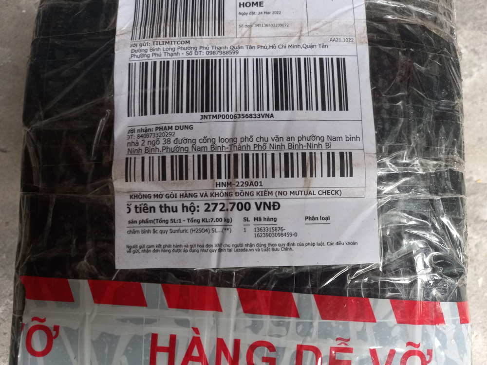 Sáng nay, shipper bất ngờ giao 5 lít axit đến nhà nghi phạm giết người yêu, phân xác - Ảnh 2.
