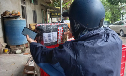 Sáng nay, shipper bất ngờ giao 5 lít axit đến nhà nghi phạm giết người yêu, phân xác