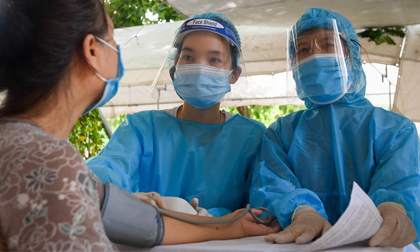Ngày 2/4, thêm 65.619 ca COVID-19 mới tại 61 tỉnh, thành phố