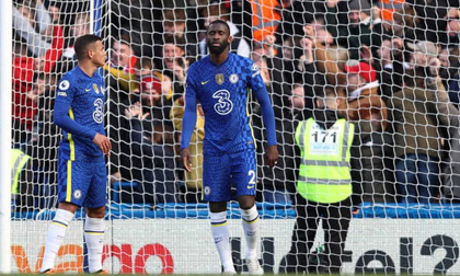 Chelsea mắc hàng loạt sai lầm, thua sốc 4 bàn trước đội bóng “tí hon” ở Ngoại hạng Anh