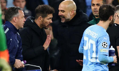 Pep Guardiola trổ tài đánh sập 'binh đoàn hắc ám'; Liverpool hất văng ngựa ô