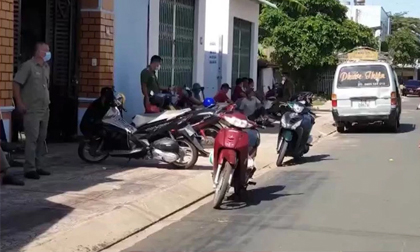 Nữ nhân viên môi giới bất động sản tử vong trong tư thế treo cổ ở phòng trọ
