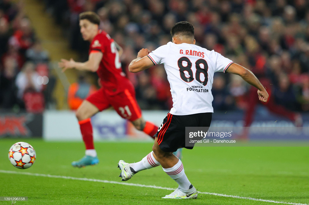 Man City quật ngã binh đoàn hắc ám sau màn khổ chiến; Liverpool suýt ôm hận tại Anfield - Ảnh 6.