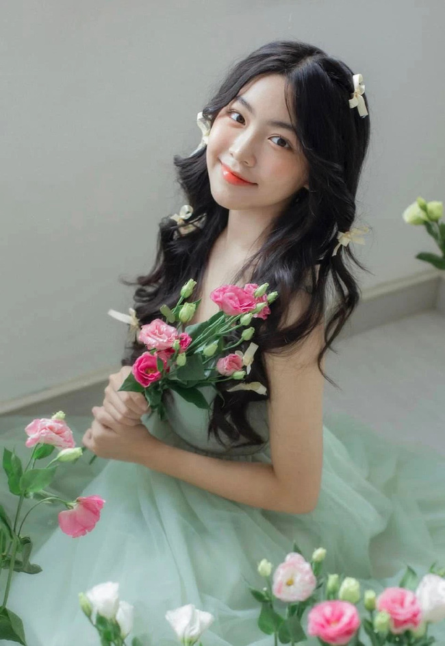 Lọ Lem nhà MC Quyền Linh gây sốt với màn khoe thân hình nuột nà Lọ Lem nhà MC Quyền Linh gây sốt với màn khoe thân hình nuột nà