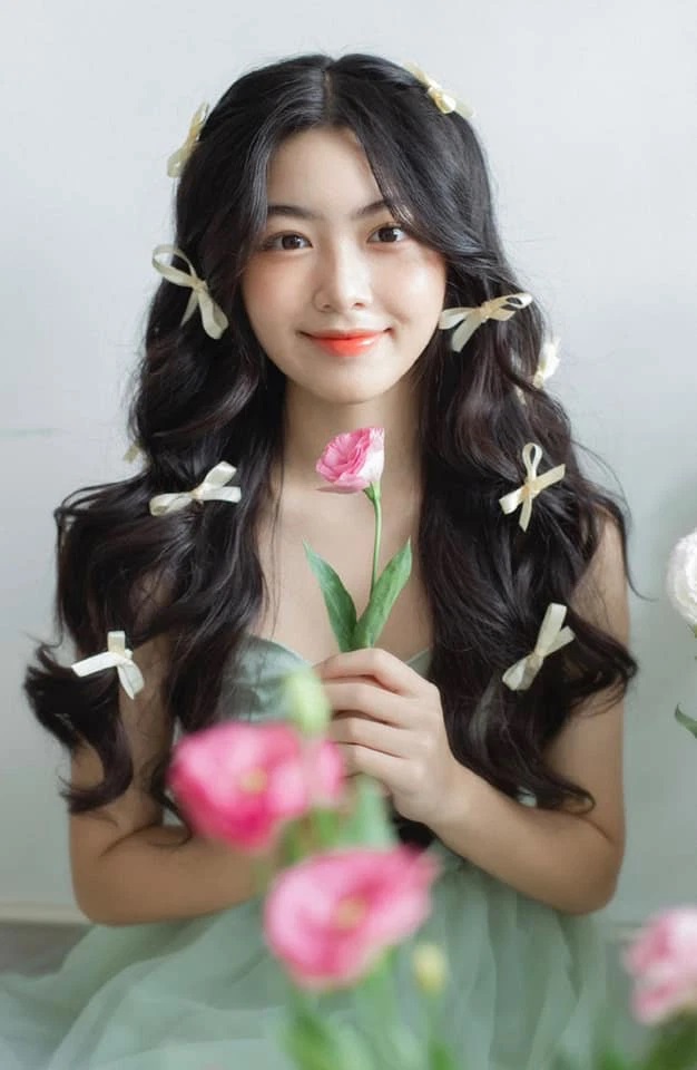 Lọ Lem nhà MC Quyền Linh gây sốt với màn khoe thân hình nuột nà Lọ Lem nhà MC Quyền Linh gây sốt với màn khoe thân hình nuột nà
