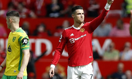 Ronaldo ghi hat-trick đỉnh cao, Man United thắp sáng hy vọng giành vé dự Champions League