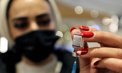 Tiêm mũi 4 vaccine COVID-19 hiệu quả thế nào trước Omicron? Dữ liệu nóng từ thế giới thực