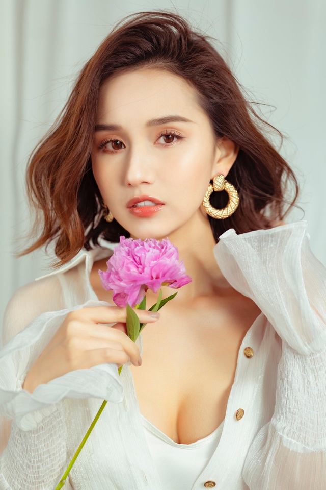 Lã Thanh Huyền: Mỹ nhân Việt tài sắc vẹn toàn, sống giàu có bên chồng đại gia hơn 12 tuổi - Ảnh 2.