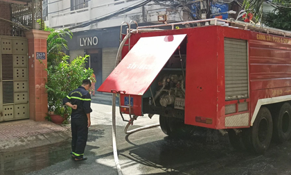 TP.HCM: Cháy lớn trong nhà trọ ở cư xá Bắc Hải, nhiều người mắc kẹt được giải cứu