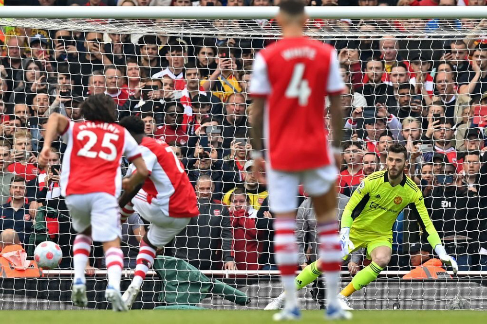 Ronaldo gánh gãy lưng, Bruno Fernandes giết Man United bằng cú đá gây ngứa mắt - Ảnh 1.