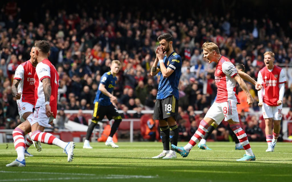 Ronaldo gánh gãy lưng, Bruno Fernandes giết Man United bằng cú đá gây ngứa mắt - Ảnh 3.
