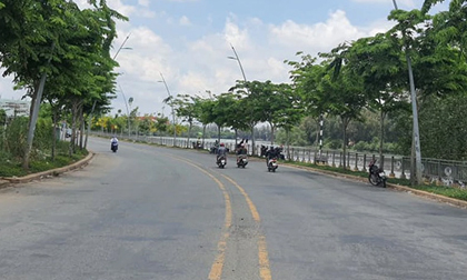 Nữ MC trình báo bị đâm vào bụng, cướp xe máy ở Sài Gòn