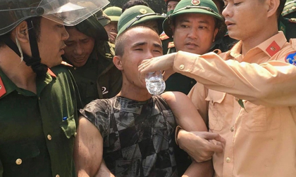 Kẻ đâm người khuyết tật rồi mang hung khí lên núi trốn đã bị công an bắt