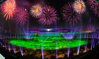 Bắn pháo hoa trong lễ khai mạc SEA Games 31 tại sân vận động Mỹ Đình