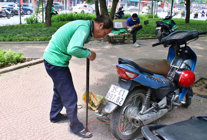 Gặp lại người cha 10 năm sống trong ống cống nuôi 2 con đỗ thủ khoa đại học ở Hà Nội: Tôi không còn ở cống nữa rồi - Ảnh 3.