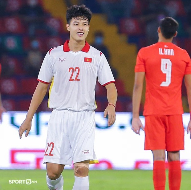 Điểm danh dàn nam thần U23 Việt Nam đổ bộ SEA Games 31: Cao 1m8 trở lên, đẹp trai miễn bàn! - Ảnh 1.