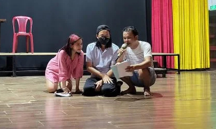 Hình ảnh mới nhất của Hoài Linh: Ăn diện giản dị, vóc dáng gầy gò và mái tóc dài gây chú ý