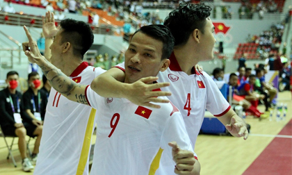 Ghi 3 bàn thắng trong 1 phút khiến đối thủ vỡ trận, ĐT Việt Nam tiến gần đến HCV SEA Games