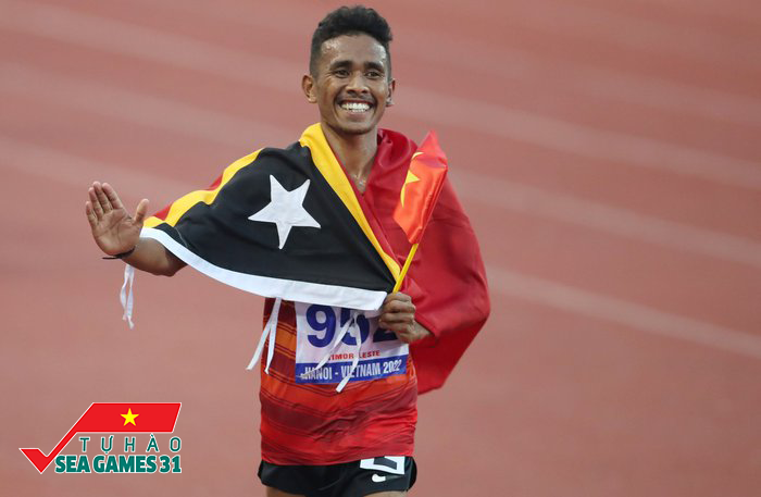 Người hùng Timor Leste, VĐV Felisberto De Deus mang quốc kỳ Việt Nam khi ăn mừng tại quê nhà   - Ảnh 2.