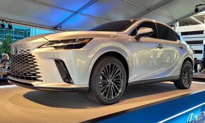 Ra mắt Lexus RX 2023: Nhìn như xe điện, nhiều đột phá, về Việt Nam chỉ là chuyện sớm muộn