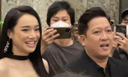 Trường Giang và Nhã Phương lộ vóc dáng thật qua camera thường khi dự lễ cưới của Mạc Văn Khoa