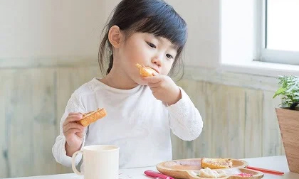 Bữa sáng của trẻ nên tránh xa 3 món ăn này: Ít dinh dưỡng lại gây hại sức khỏe