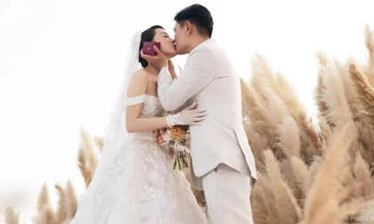Minh Hằng và ông xã trao nhau nụ hôn ngọt ngào, bật khóc khi nói về 6 năm yêu nhau sóng gió