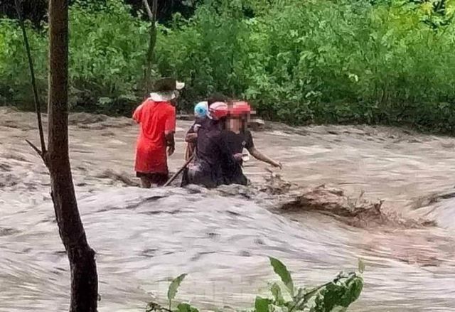 Đã tìm thấy 1 thi thể trong vụ 4 người dân ở Cao Bằng bị lũ cuốn mất tích - Ảnh 1.