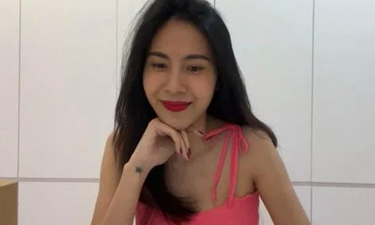 Từng bị chê gầy gò ốm yếu, Thủy Tiên lộ nhan sắc và vóc dáng thật trên sóng livestream