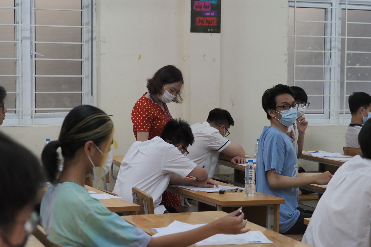 Sáng nay, thí sinh thi tốt nghiệp THPT năm 2022 làm bài môn đầu tiên - Ảnh 2. Sáng nay, thí sinh thi tốt nghiệp THPT năm 2022 làm bài môn đầu tiên - Ảnh 2.