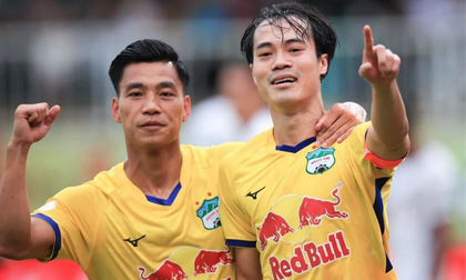 Văn Toàn lập cú đúp, chấm dứt chuỗi trận 'tịt ngòi' tại V.League 2022