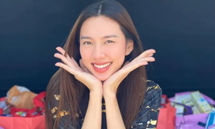 Thùy Tiên khoe loạt ảnh giản dị đi làm từ thiện, ghi điểm với hành động tinh tế dành cho em bé