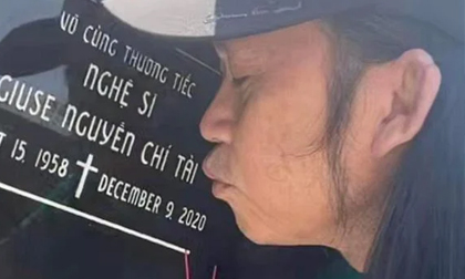 Hoài Linh thăm mộ Chí Tài ở Mỹ, hành động dành cho đàn anh khiến ai nấy xót xa