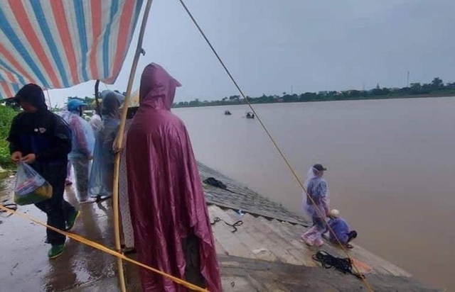 Thông tin mất nhất vụ 4 người trong gia đình bị mất tích trên sống Đào ở Nam Định - Ảnh 1.