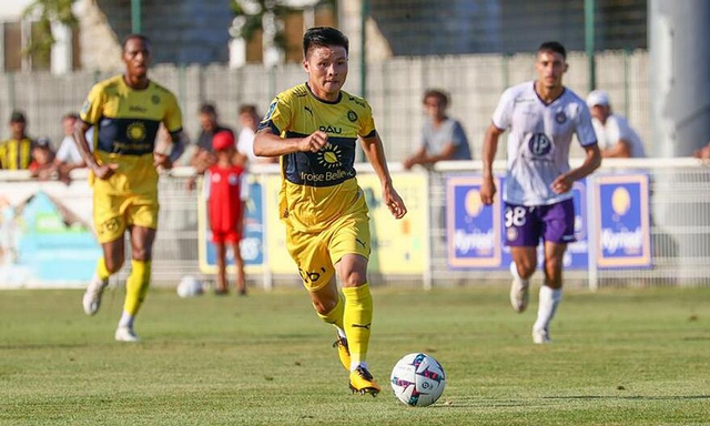 Quang Hải sáng nhất hiệp 1, Pau FC lập 