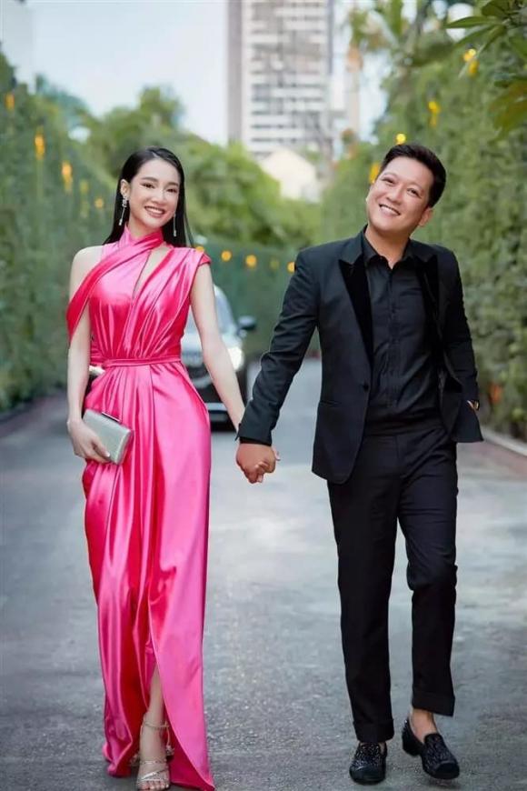 nha-phuong-bi-dan-tinh-nem-da-khi-khong-biet-truong-giang-noi-tieng-thuo-moi-yeu-22chi-nin-hong-dum-em-cai-a22-7-ngoisaovn-w666-h1000