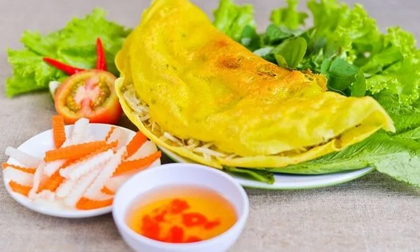 3 cách pha bột bánh xèo vàng, giòn rụm, rán không dính chảo, ngon như ngoài hàng