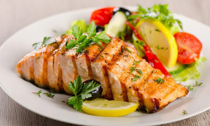 Cách làm cá hồi sốt bơ tỏi ngon như nhà hàng 5 sao