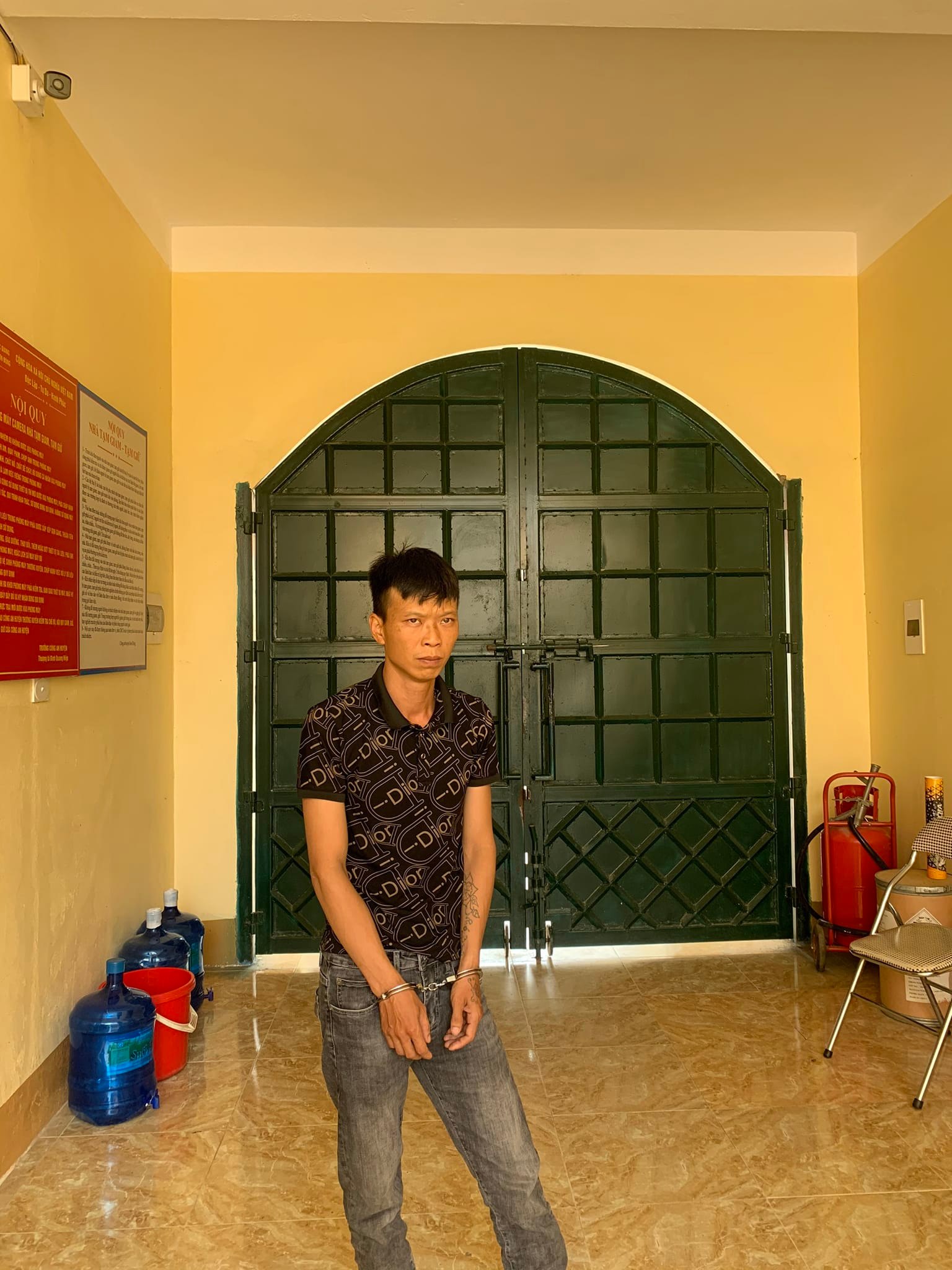 Bắt giữ 2 đối tượng cướp giật tài sản thiếu nữ giữa trưa vắng - Ảnh 1.