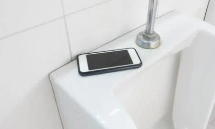 Người thông minh sẽ không để điện thoại ở 8 nơi này: Điện thoại nhanh hỏng lại ảnh hưởng sức khỏe