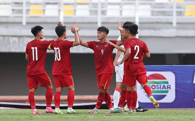 'U20 Việt Nam và U20 Indonesia cùng thắng đậm, càng làm nóng thêm trận đại chiến bảng đấu' - Ảnh 2. 'U20 Việt Nam và U20 Indonesia cùng thắng đậm, càng làm nóng thêm trận đại chiến bảng đấu' - Ảnh 2.