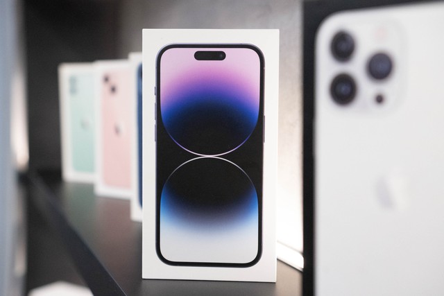 Mở hộp iPhone 14 Pro Max màu tím vừa 