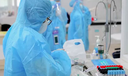 Trung bình có 2.500 ca COVID-19 mỗi ngày, nhiều nước tăng cường tiêm vaccine