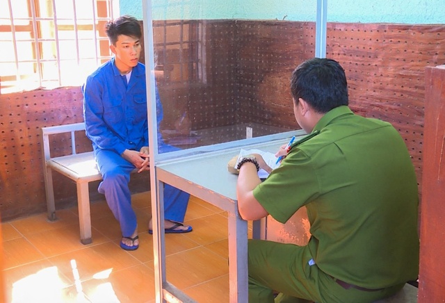 Giả danh công an để lừa mẹ của bạn tù - Ảnh 2.