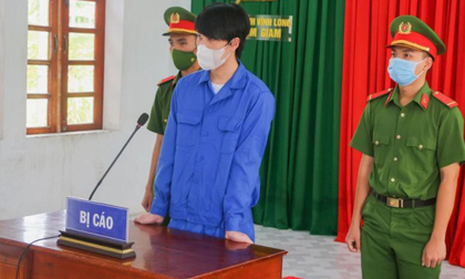 Giả danh công an để lừa mẹ của bạn tù