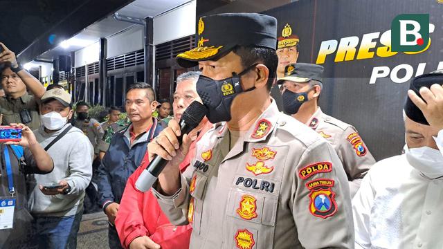 Lãnh đạo cảnh sát Indonesia giải thích vì lý do dùng bom khói trong thảm họa khiến 125 cổ động viên thiệt mạng - Ảnh 1.