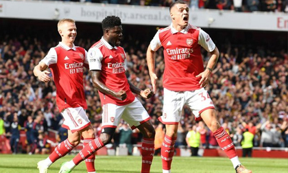 Đè bẹp Tottenham, Arsenal vững vàng trên ngôi đầu Ngoại hạng Anh